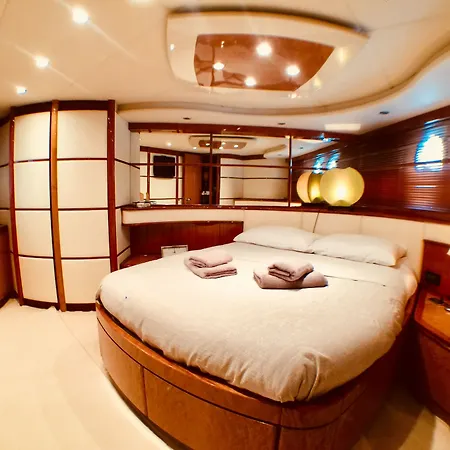 Porto Cervo Luxury Yacht Hotel *
